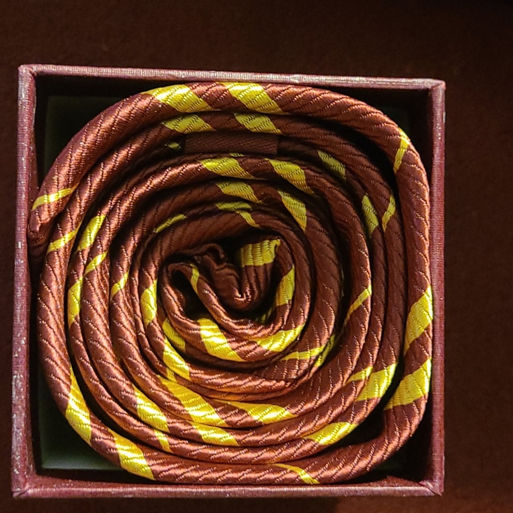 Striped tie-red and gold